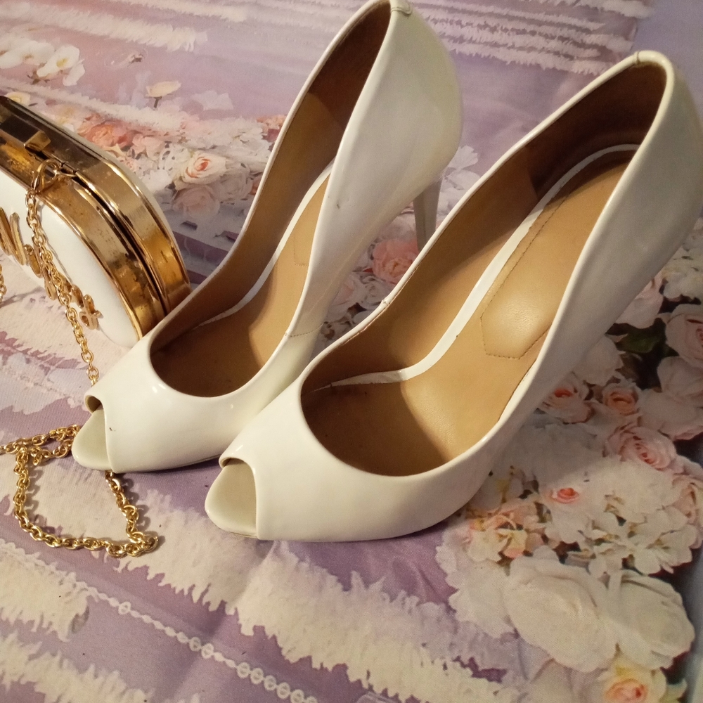 Shoes - Picture 4 of 4